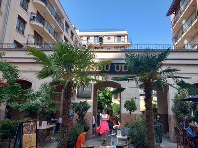 Budapest: Vibrant Nightlife Audio Tour - photo 3