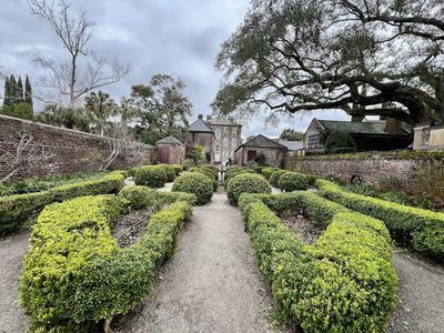 Charleston's Historic Walking Journey - photo 4