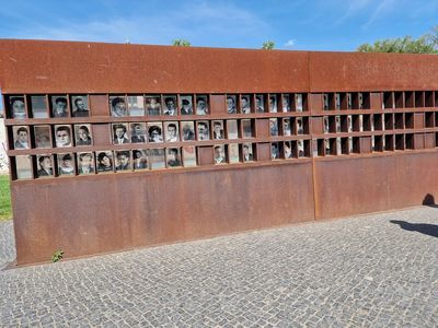 Trace History with Berlin Wall: In-App Audio Tour - photo 4