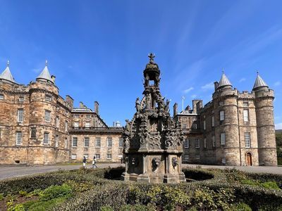 Explore Edinburgh's Heart: In-App Audio Tour - photo 3