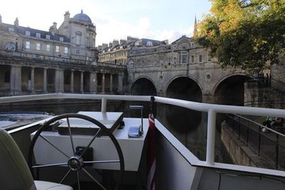 Bath: A Stroll Through Time and Tales - photo 3