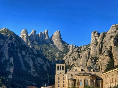Aeri de Montserrat: Cable Car Round-Trip Ticket - photo 4