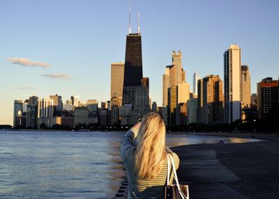 Urban Chicago: Walking Along the Iconic Historic Sites and Stunning Skyline