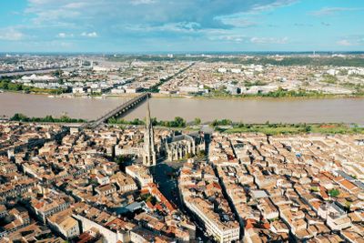 Bordeaux: Audio Tour from Quinconces to City Hall - photo 2