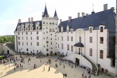 Nantes: Self-Guided Audio Tour Through History and River Life
