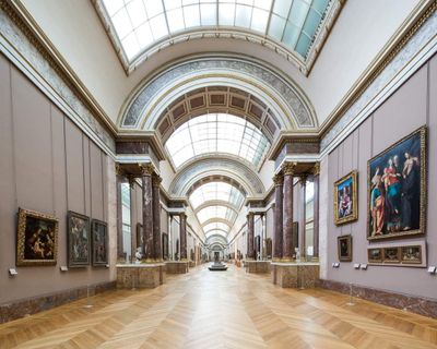 Paris: Self-Guided Audio Walk Through Royal Paris