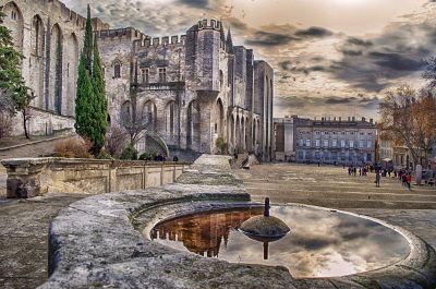 Avignon: Self-Guided Audio Walk Through the Papal City