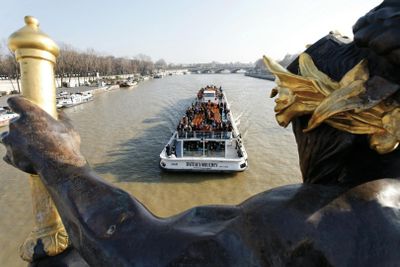 Louvre Museum: Entry Ticket + Seine River Cruise