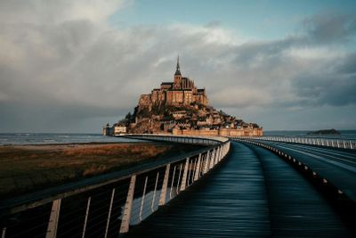 Mont Saint-Michel: Entry Ticket and Guided Day Tour from Paris