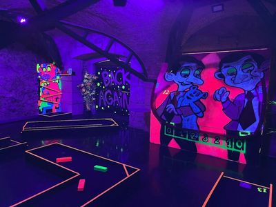 Minigolf Lisbon: 18 hole Minigolf Course + Bar Area Access