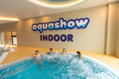 Quarteira: Aquashow Indoor Waterpark Entry