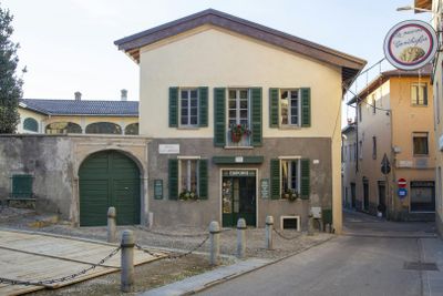 Morazzone: Casa Macchi Entry - photo 2