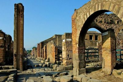 Pompeii, Herculaneum & Mount Vesuvius: Entry Ticket + Roundtrip from Naples