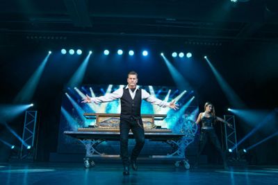 Greg Frewin Theatre: Evolution Magic Show Entry - photo 2