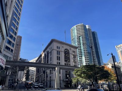 Seattle: Walk Through Downtown Landmarks and City Icons