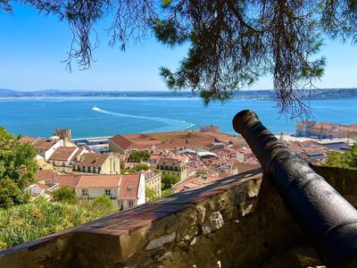 Lisbon: Self-Guided Audio Walk Through Chiado and Castle Heights