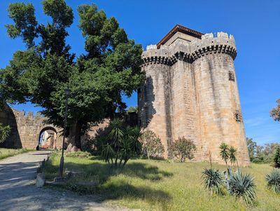 Granadilla: Paseo autoguiado por la villa amurallada