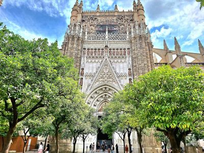 Seville: Self-Guided Audio Walk Through Royal and Riverside Icons