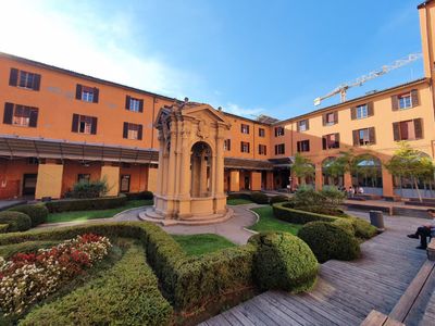 Bologna: Self-Guided Audio Walk Through Medieval Heart