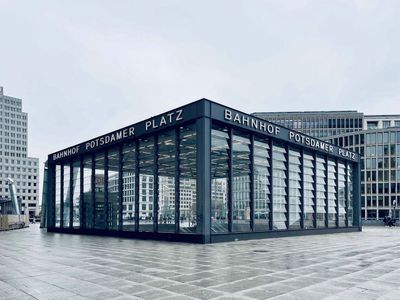 Berlin: Self-Driving Audio Tour Through History and Power