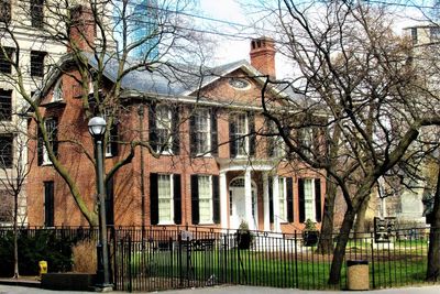 Toronto: Self-Guided Audio Walk Through Old Town and Civic Icons