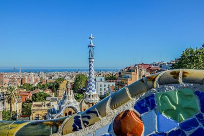 Park Güell & Sagrada Familia: Entry + Chinese, Japanese, Korean or English Guide
