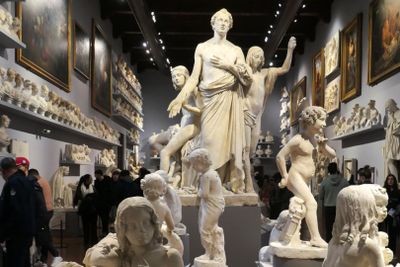 Florence: Accademia Audio Tour with a City Walk (Without a Ticket)