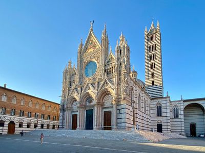 Siena Cathedral & Piccolomini Library Ticket with a City Walk Audio Tour