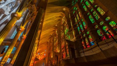 Viaje a través de lo surrealista: Sagrada Familia In-App Audio Tour & Fast Track Ticket - photo 2