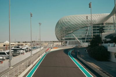 Abu Dhabi: Louvre Ticket & Cultural District Walk Audio Tour — photo 2