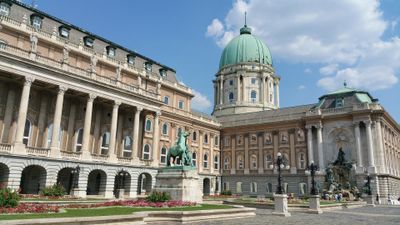Budapest: Buda Castle Hill Walk Audio Tour - photo 2