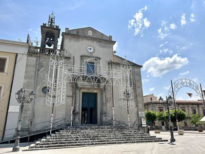Montalbano Elicona: self-guided audio tour through stone and sky