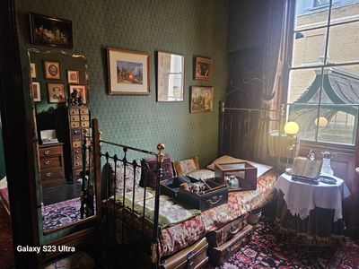London: a walk through Fiction, Crime and Power
