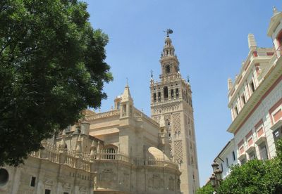 Sevilla: Royal Alcazar Ticket & City Walk Audio Tour