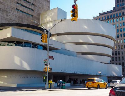 Entrada al Museo Guggenheim y audioguía en la aplicación con paseo por Carnegie Hill