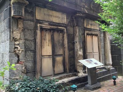 Baltimore: Self-Guided Audio Walk Through Mount Vernon & Beyond