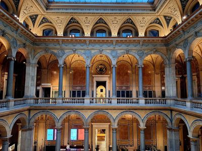 Viena: Paseo autoguiado por iglesias, música y diseño