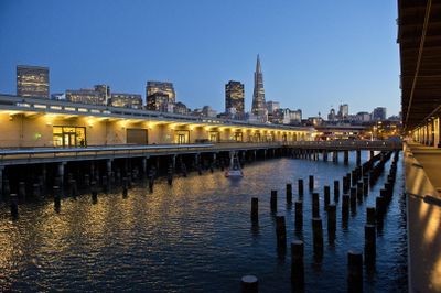 ПРОХОД БЕЗ ОЧЕРЕДИ: входной билет в Exploratorium после наступления темноты по четвергам (от 18лет)