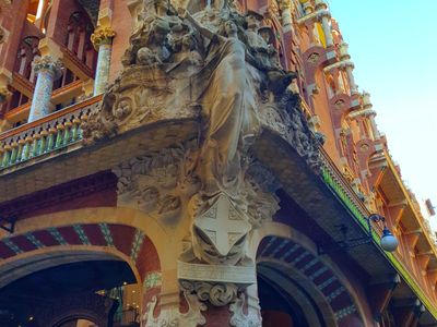 Barcelona: Palau de la Música Ticket and a Self-Guided Audio Walk Through the City