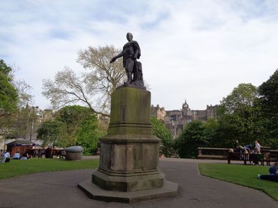 Edinburgh: Self-Guided Audio Walk Through the Old Town Heart