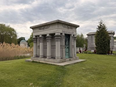 Chicago: Self-Guided Audio Walk Through Rosehill’s Hidden Histories - photo 2