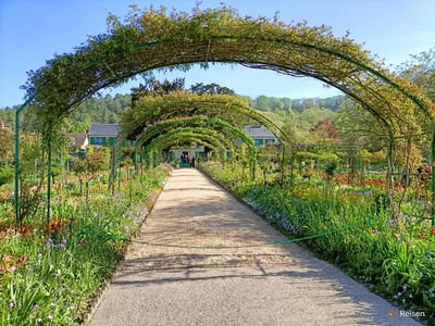 Giverny: A Walk Through Monet's Inspirational Haven - photo 2