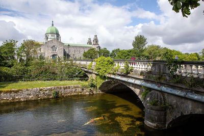 Galway: An Audio Tour of Landmarks and History