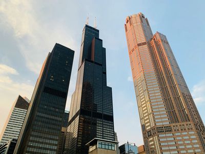 Chicago: Willis Tower Skydeck Audio Tour with a City Walk (Without a Ticket)