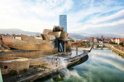 Bilbao: Guggenheim Museum Ticket & Artistic City Audio Tour