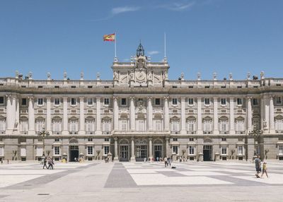 Madrid cultural landmarks walk with Fast Track Royal Palace Ticket