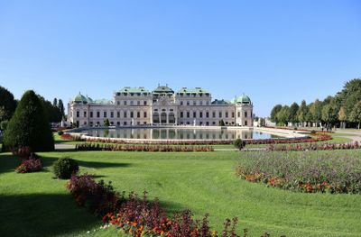 Vienna: Upper Belvedere Ticket & Highlights Audio Tour with a City Walk