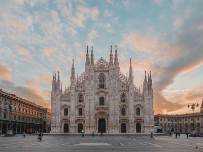Milan: Duomo Rooftop Ticket & City Highlights Audio Tour