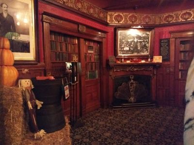 Los Angeles: Haunted Hollywood Legends Audio Tour
