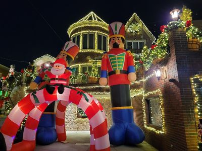 Experience Sparkling NYC: Self-Guided Audio Tour of Christmas Lights - photo 2